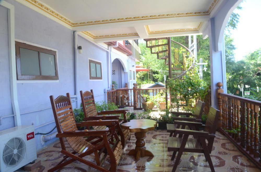Golden Lotus Inle Hotel Nyaung Shwe Exterior foto
